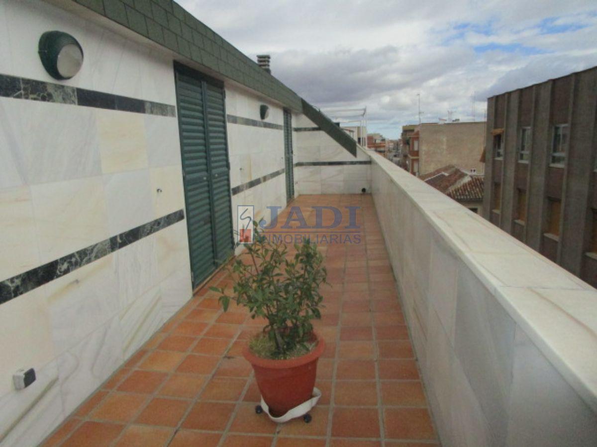 For sale of penthouse in Valdepeñas