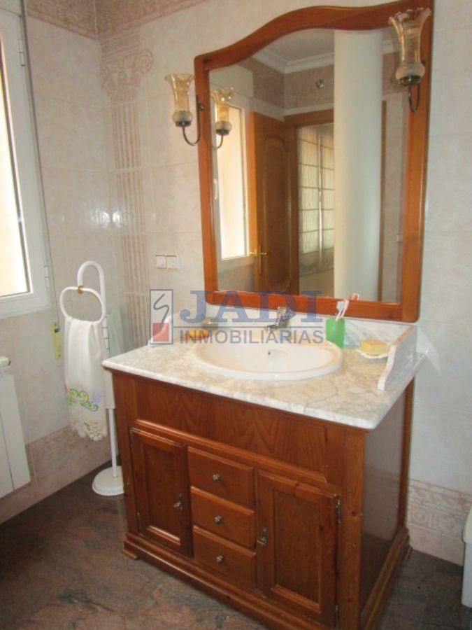 For sale of penthouse in Valdepeñas