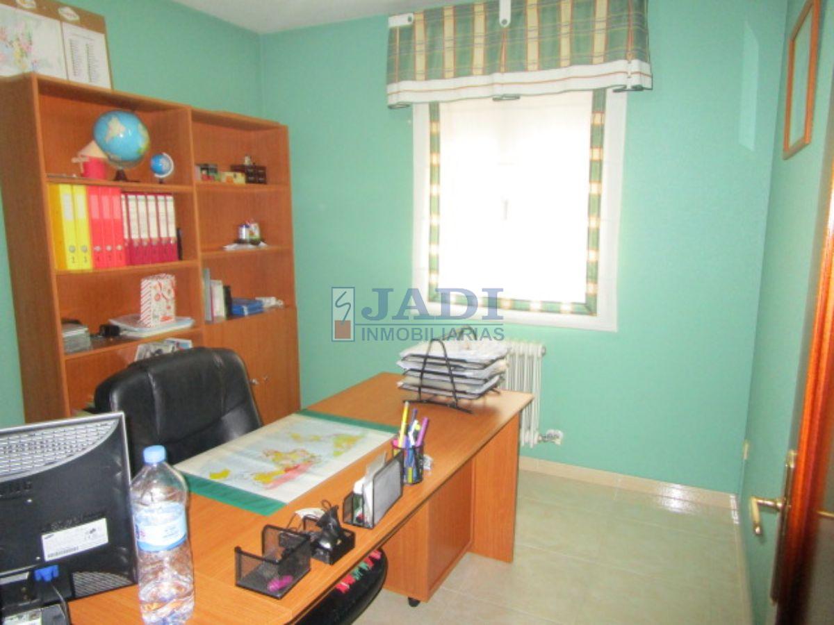 For sale of house in Valdepeñas