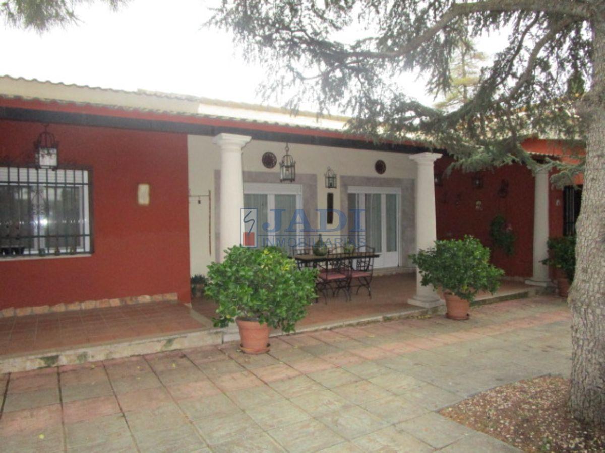 Venta de chalet en Valdepeñas