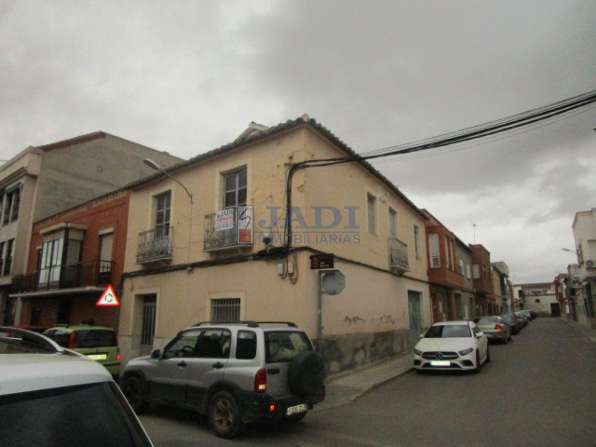 For sale of house in Valdepeñas