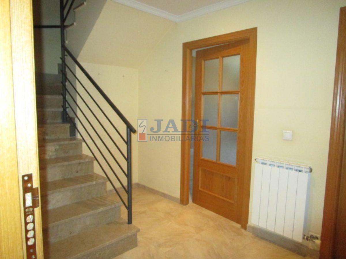 For sale of duplex in Valdepeñas