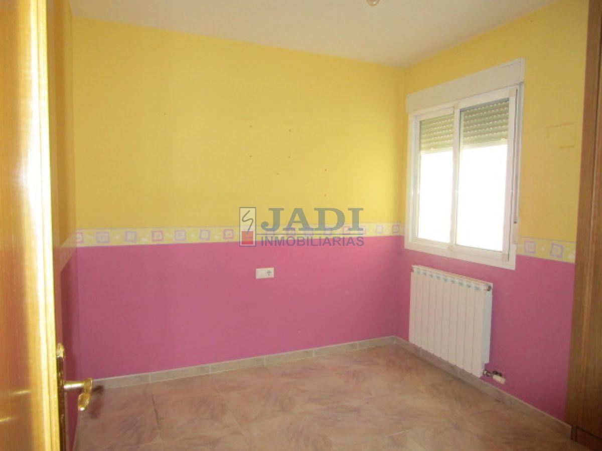 For sale of duplex in Valdepeñas