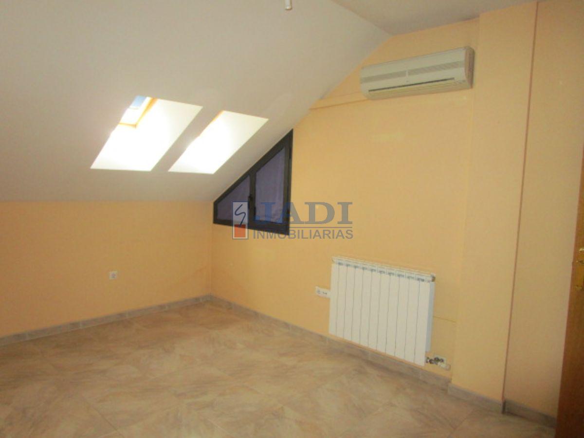 For sale of duplex in Valdepeñas