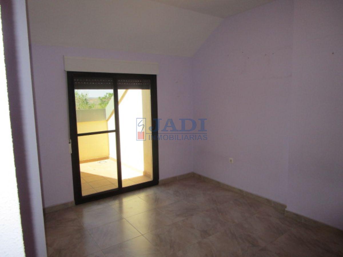 For sale of duplex in Valdepeñas