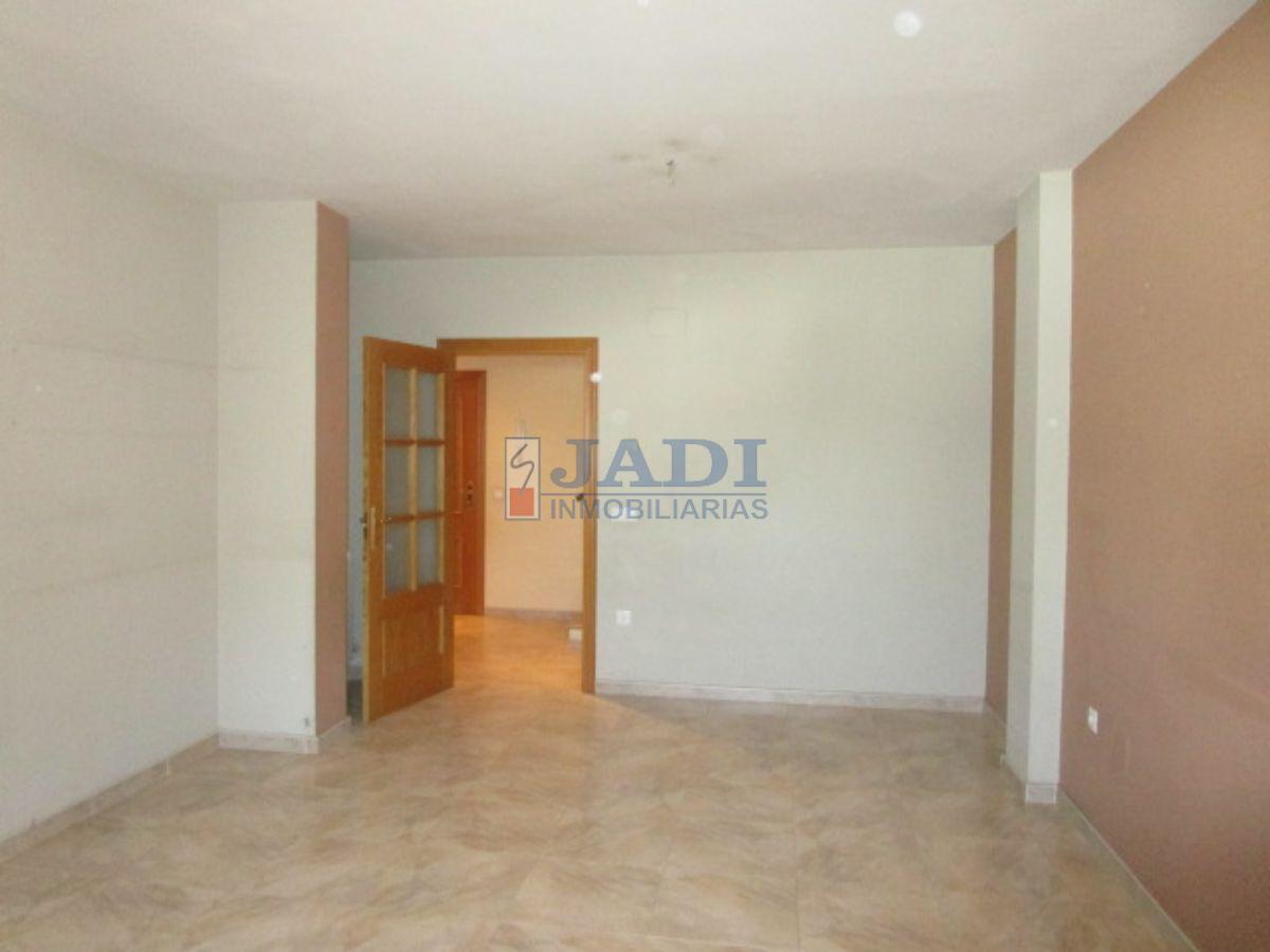 For sale of duplex in Valdepeñas