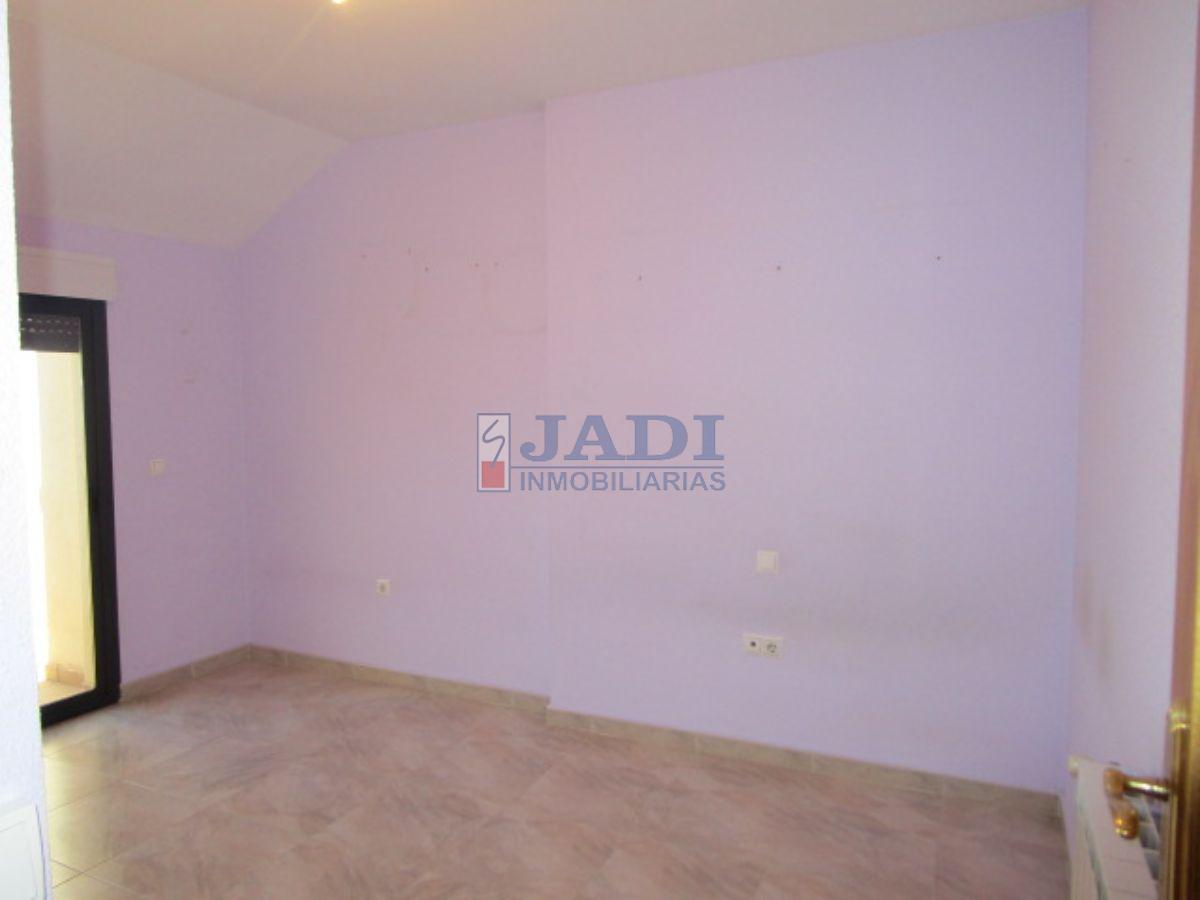 For sale of duplex in Valdepeñas