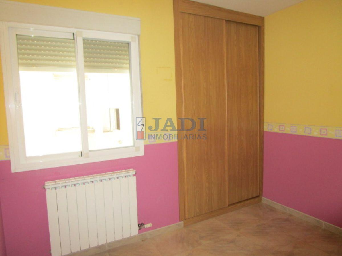 For sale of duplex in Valdepeñas