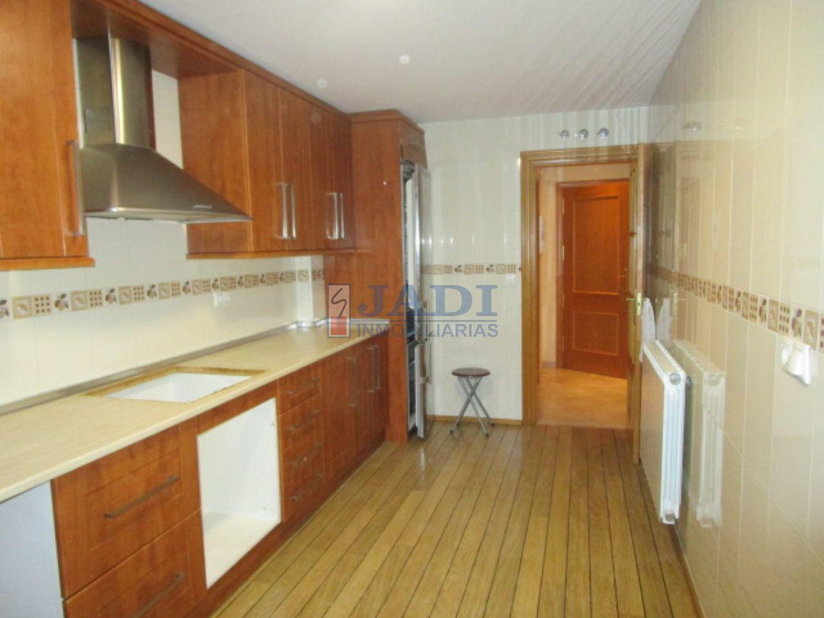 For sale of duplex in Valdepeñas