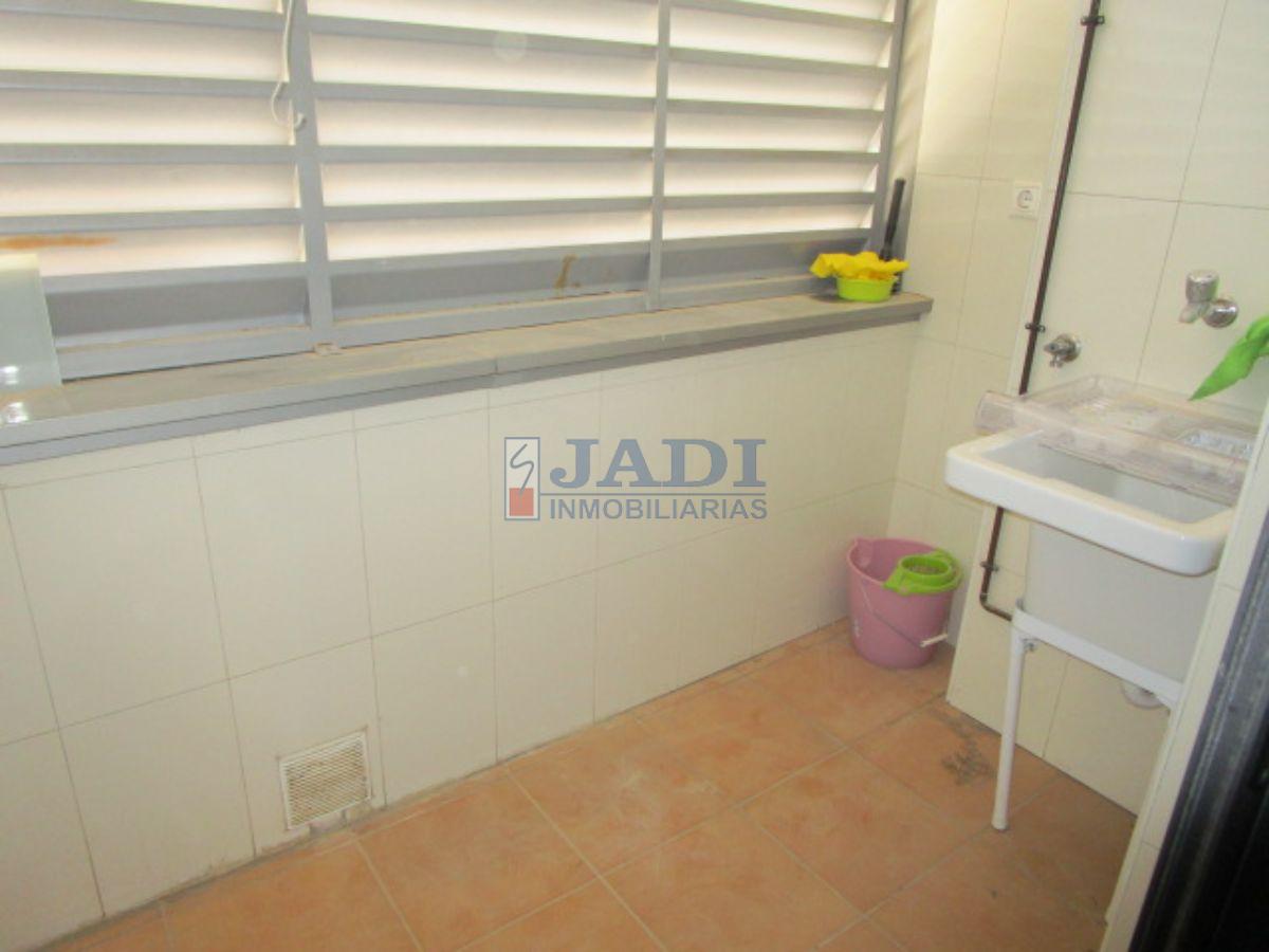 For sale of duplex in Valdepeñas