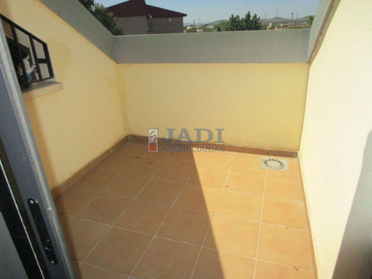 For sale of duplex in Valdepeñas