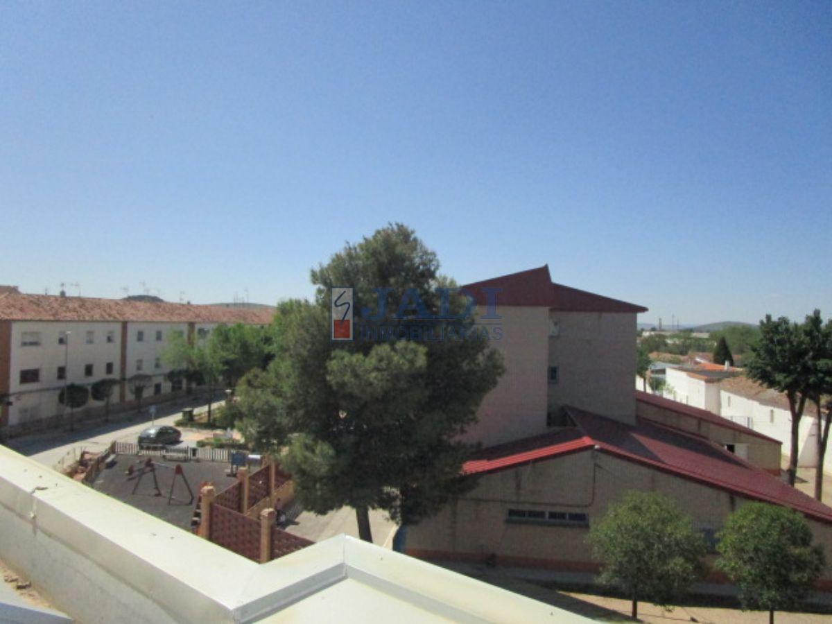 For sale of duplex in Valdepeñas