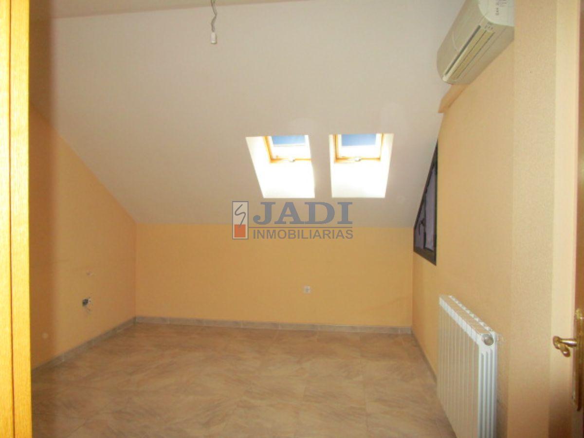 For sale of duplex in Valdepeñas