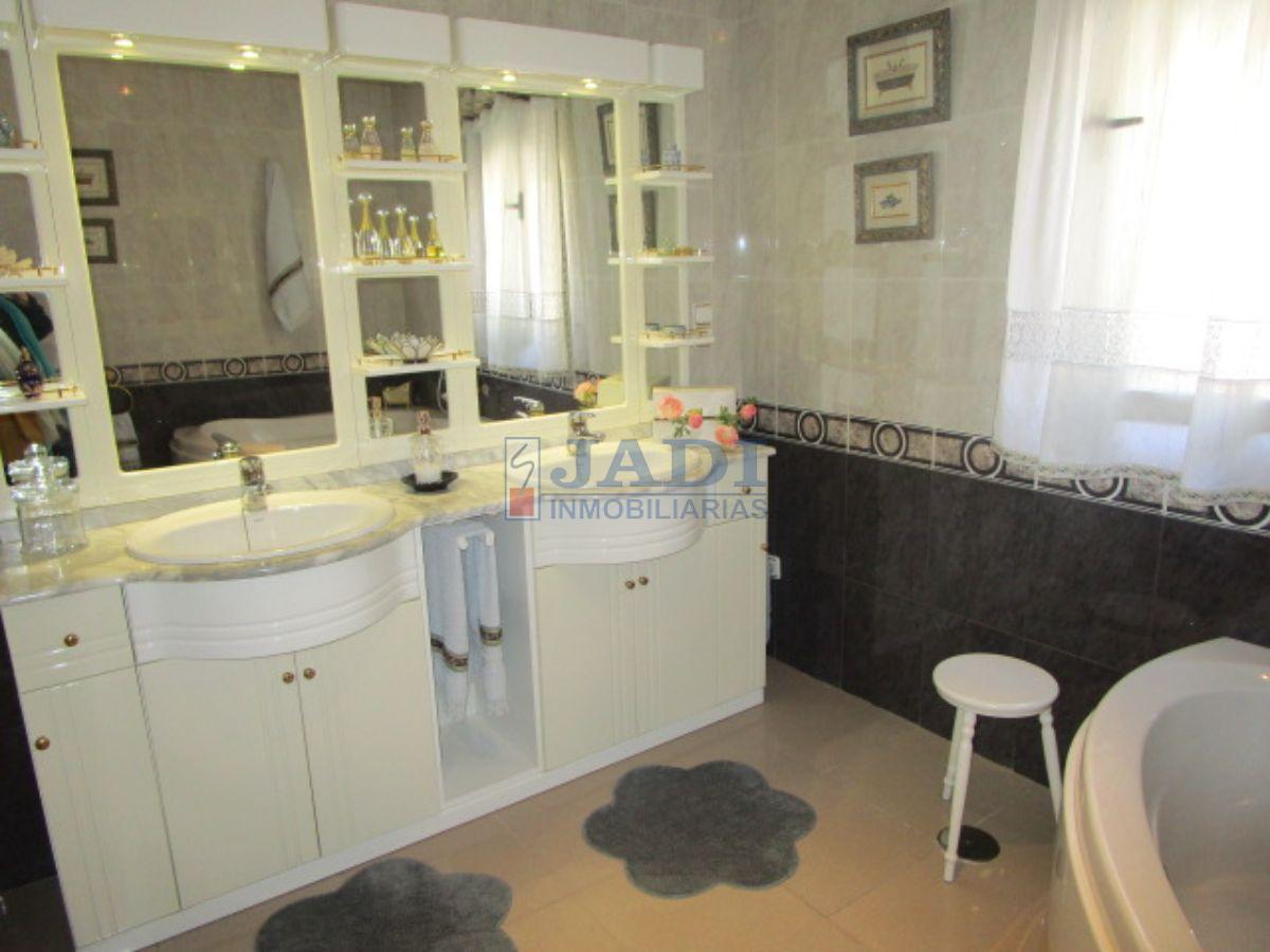 For sale of house in Valdepeñas