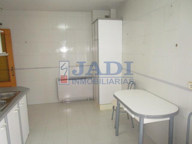 For sale of flat in Valdepeñas