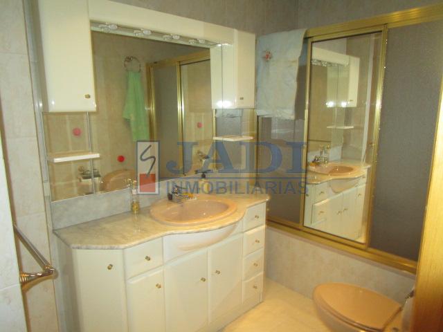 For sale of flat in Valdepeñas