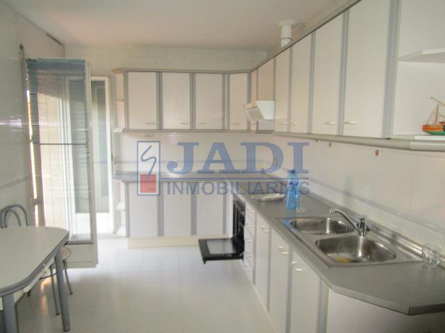 For sale of flat in Valdepeñas