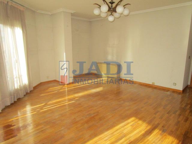 For sale of flat in Valdepeñas