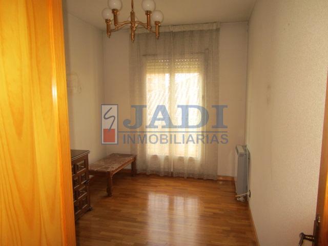 For sale of flat in Valdepeñas