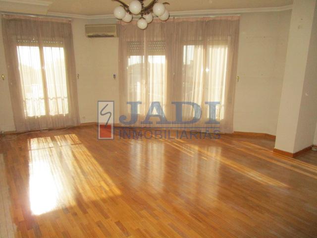 For sale of flat in Valdepeñas