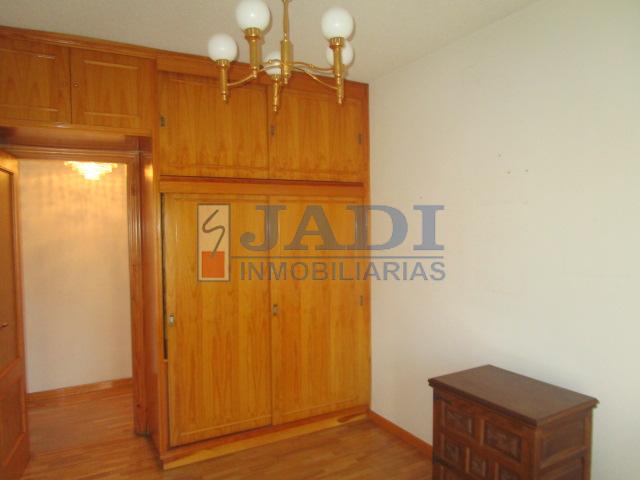 For sale of flat in Valdepeñas