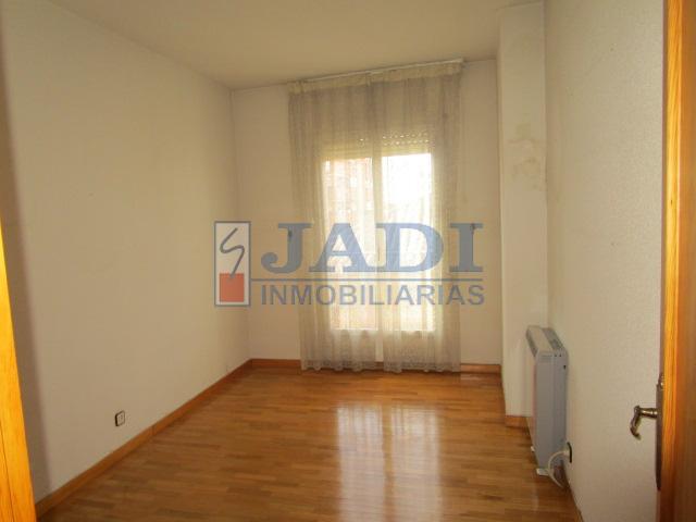 For sale of flat in Valdepeñas