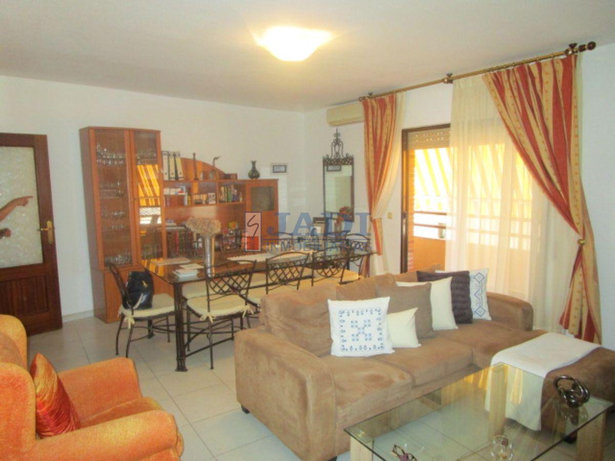 For sale of flat in Valdepeñas