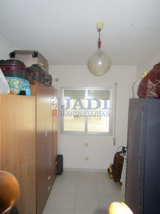 For sale of flat in Valdepeñas