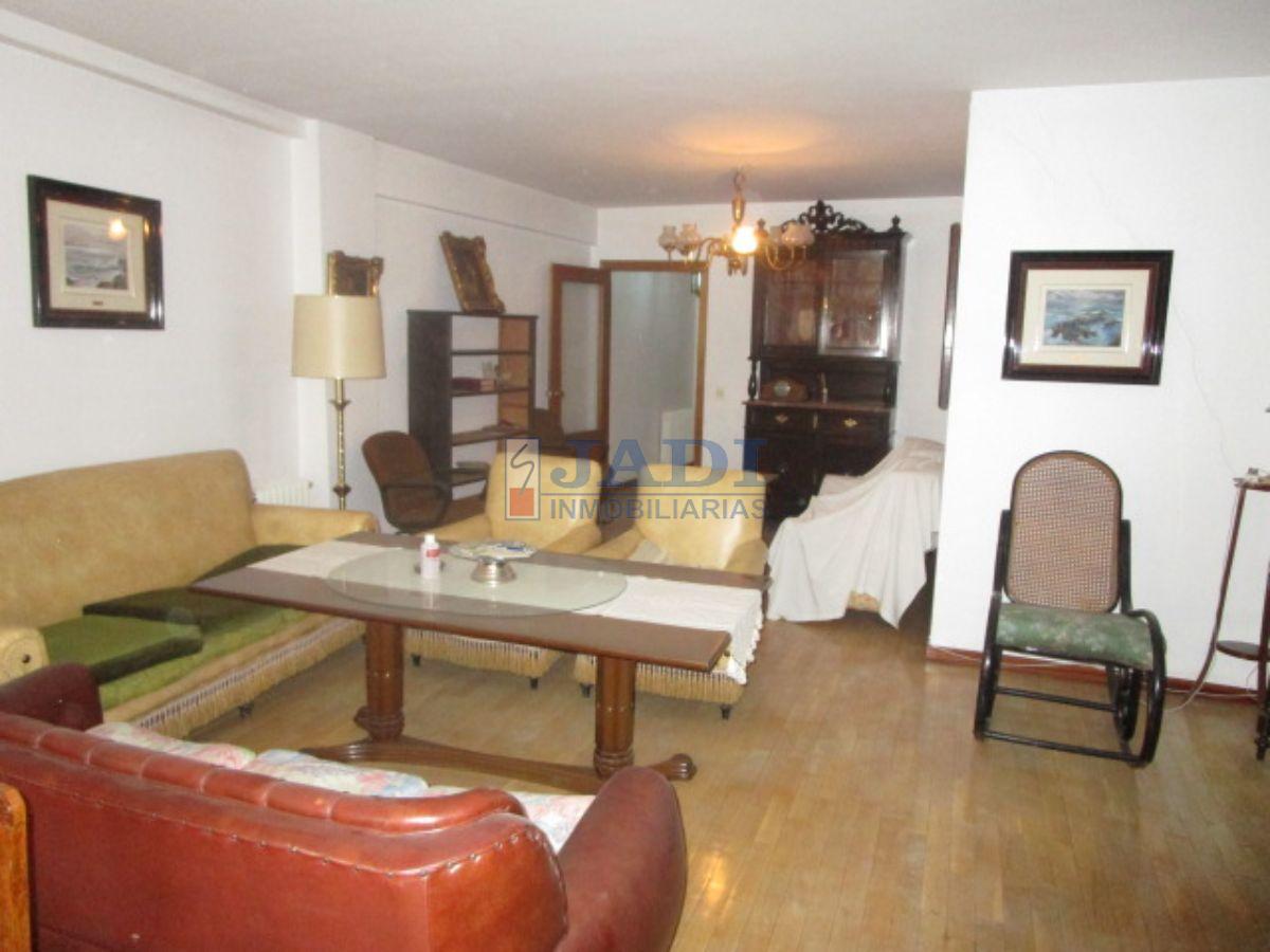 For sale of flat in Valdepeñas