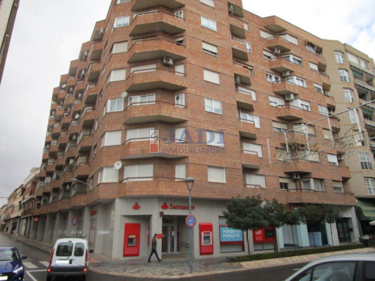 For sale of flat in Valdepeñas
