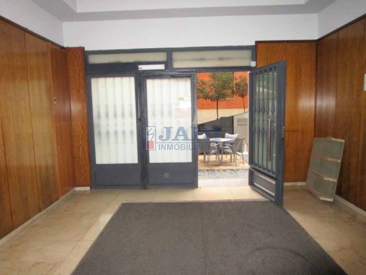 For sale of flat in Valdepeñas