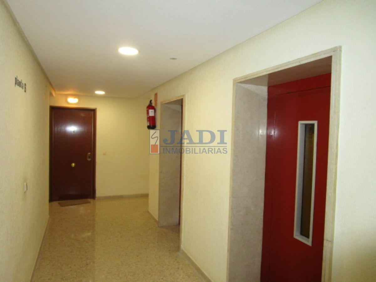 For sale of flat in Valdepeñas