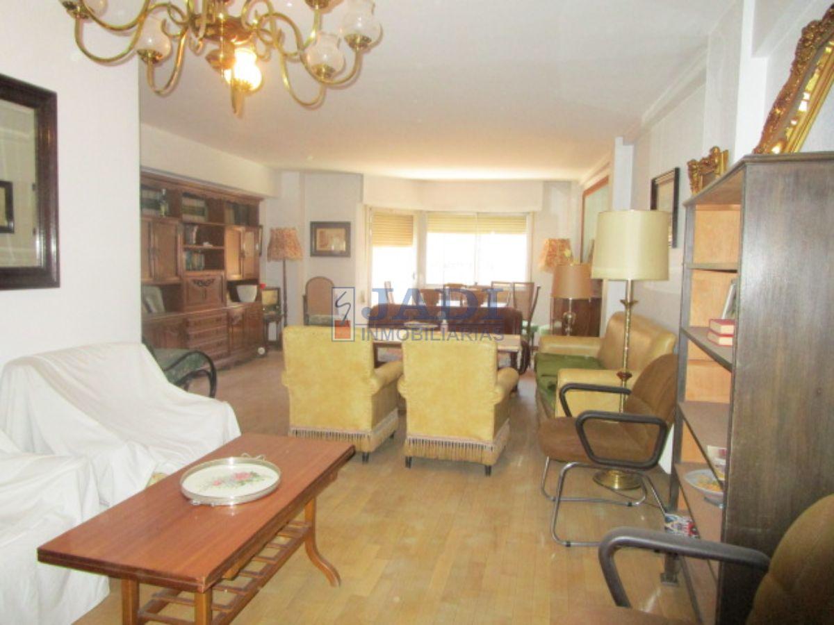 For sale of flat in Valdepeñas