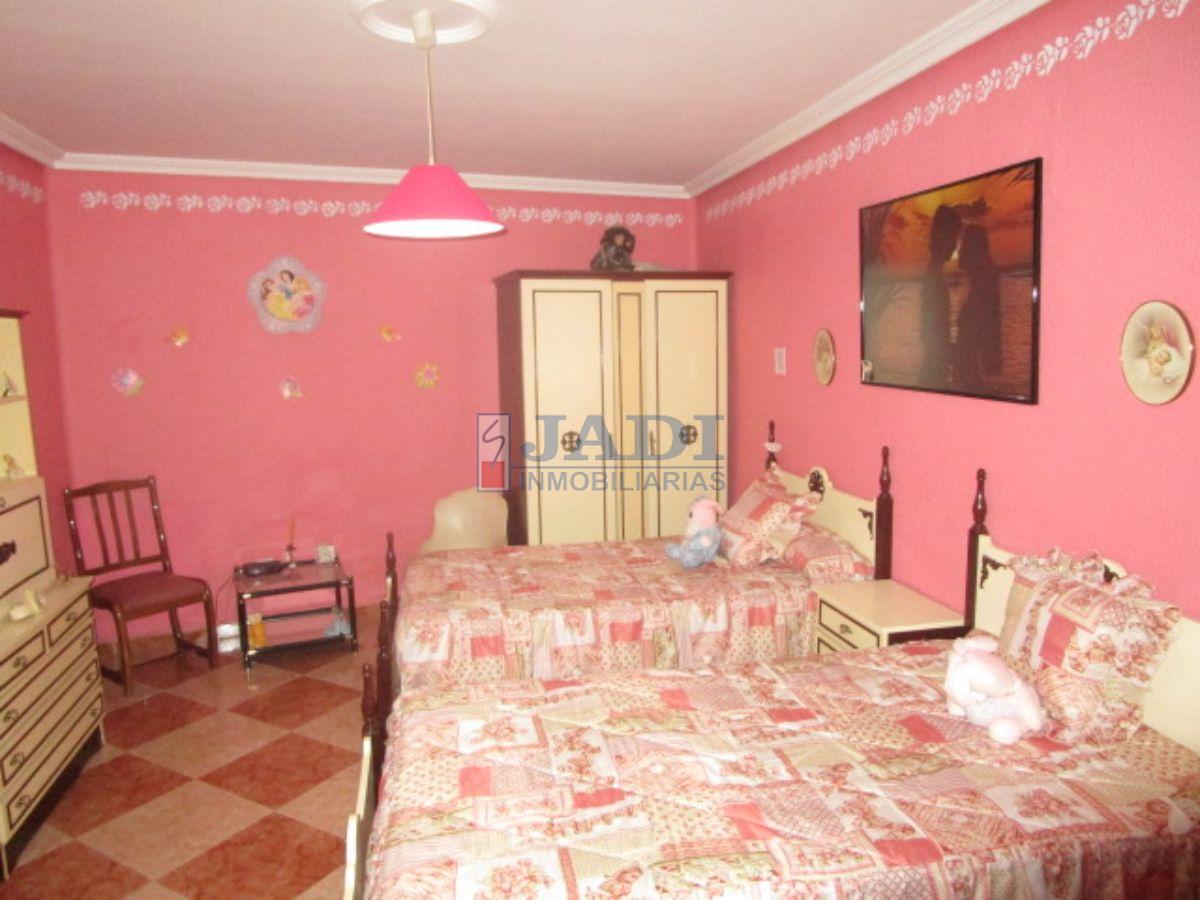 For sale of house in Valdepeñas