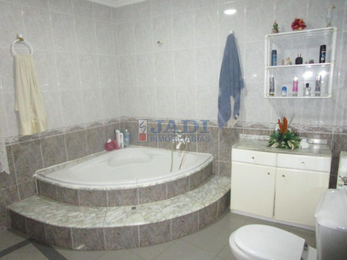 For sale of house in Valdepeñas