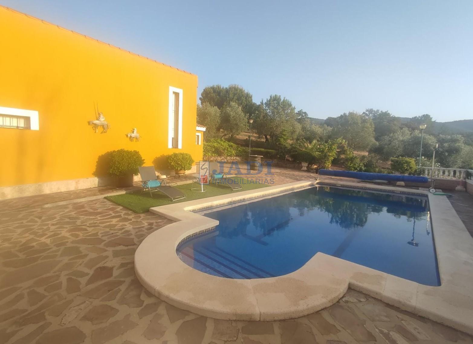 For sale of rural property in Valdepeñas