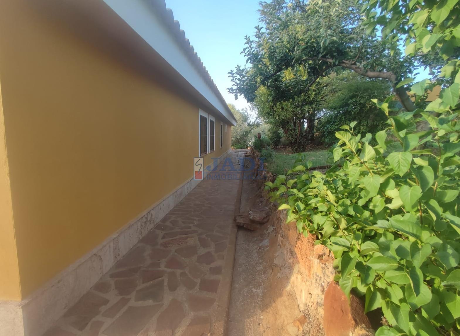 For sale of rural property in Valdepeñas