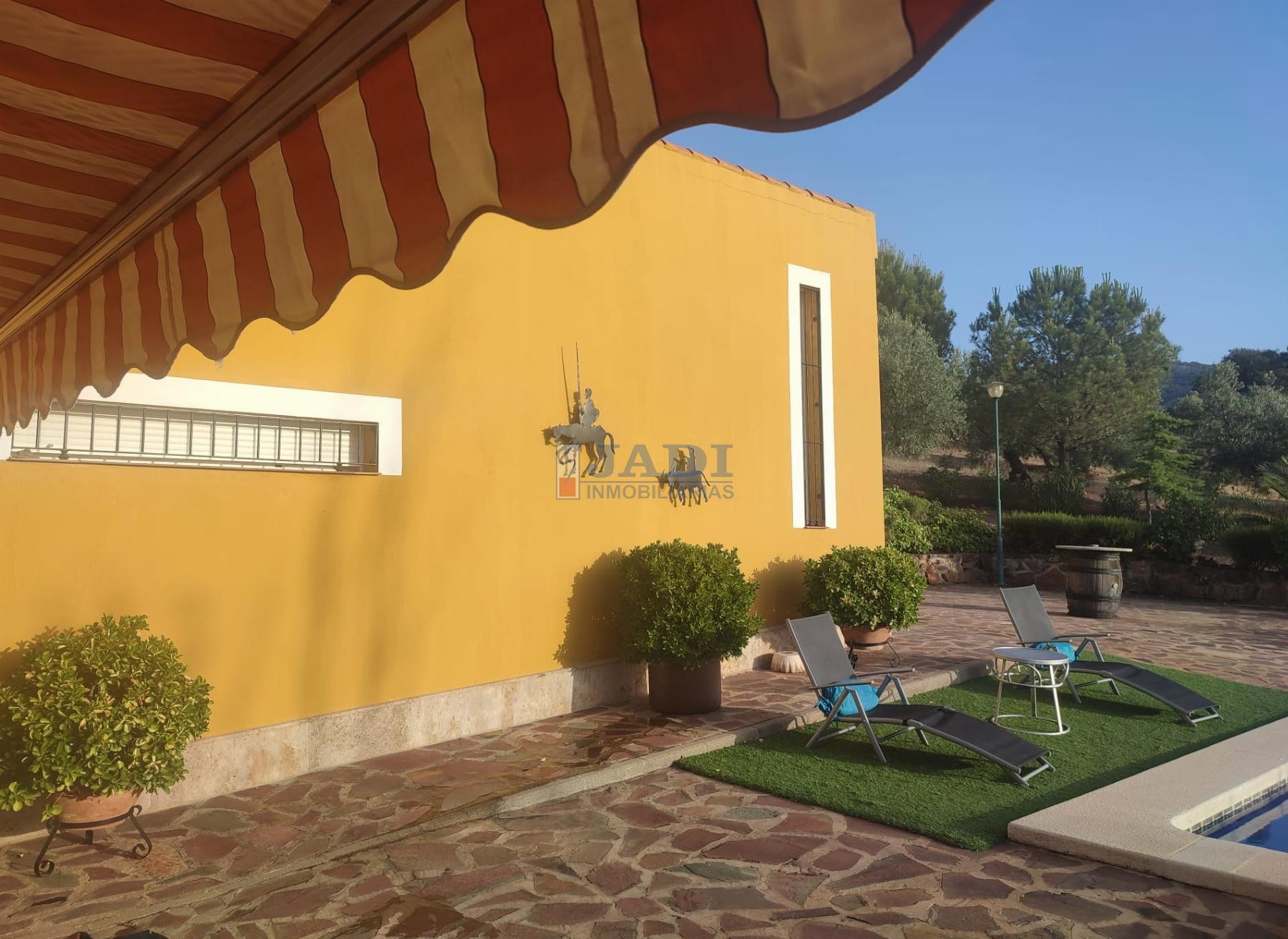 For sale of rural property in Valdepeñas