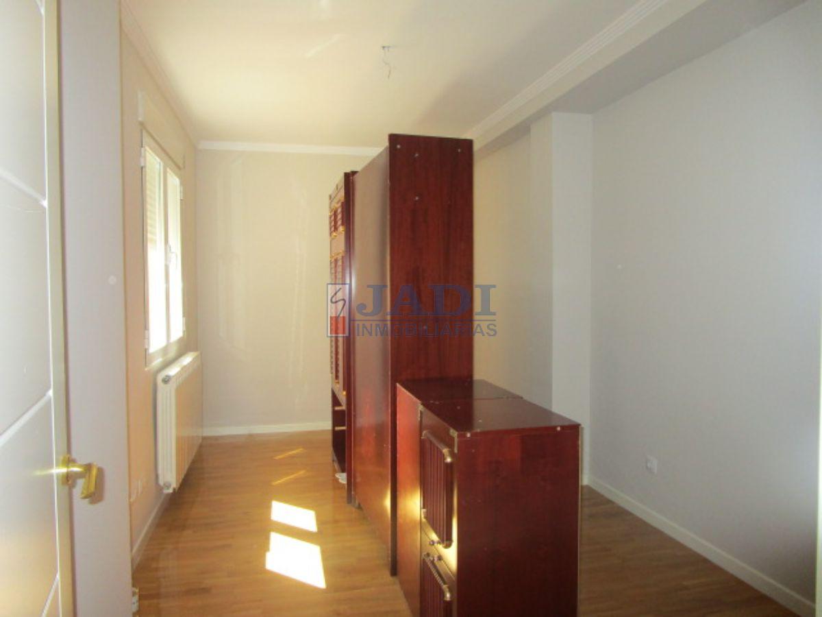 For sale of flat in Valdepeñas