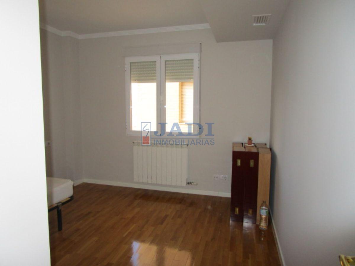 For sale of flat in Valdepeñas