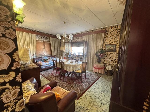 Venta de casa en Valdepeñas