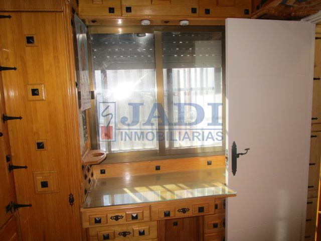 For sale of flat in Valdepeñas