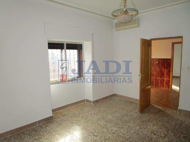 Venta de casa en Valdepeñas