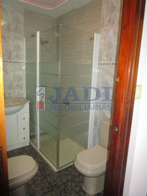 For sale of flat in Valdepeñas