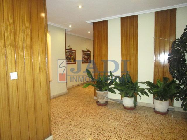 For sale of flat in Valdepeñas