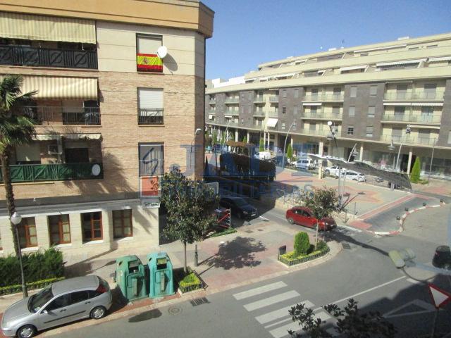 For sale of flat in Valdepeñas