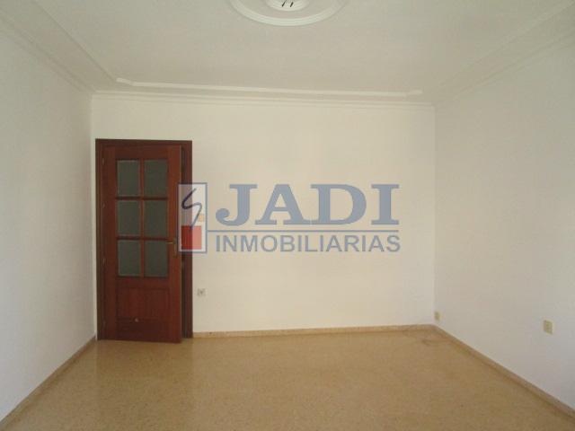 For sale of flat in Valdepeñas
