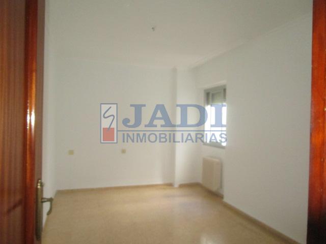 For sale of flat in Valdepeñas