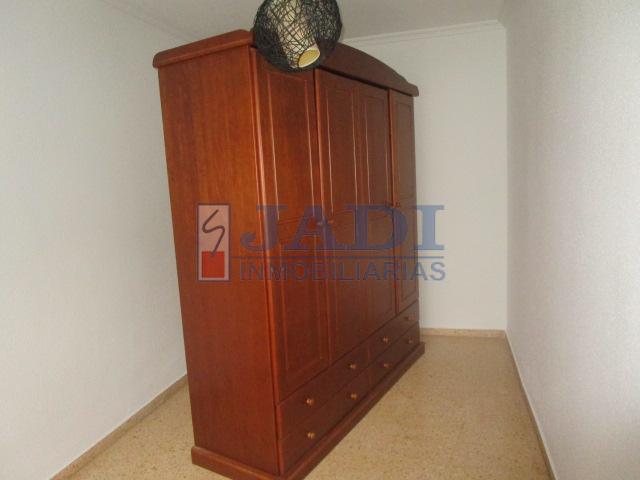 For sale of flat in Valdepeñas