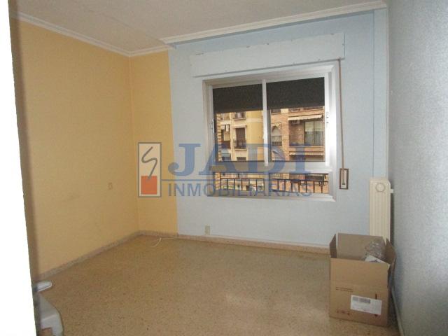 For sale of flat in Valdepeñas